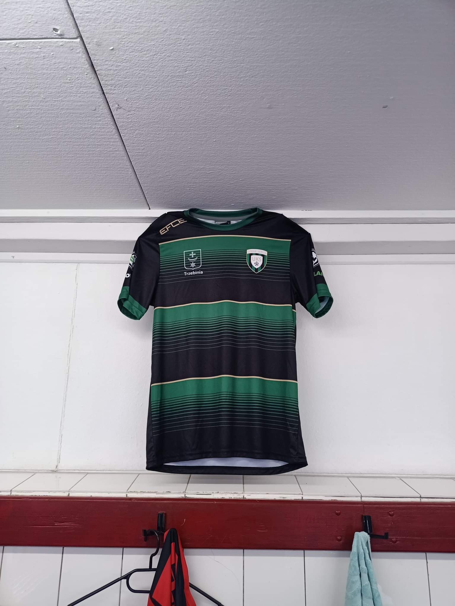Koszulka Górnika Siersza w szatni FC Blanke Górnik Siersza
